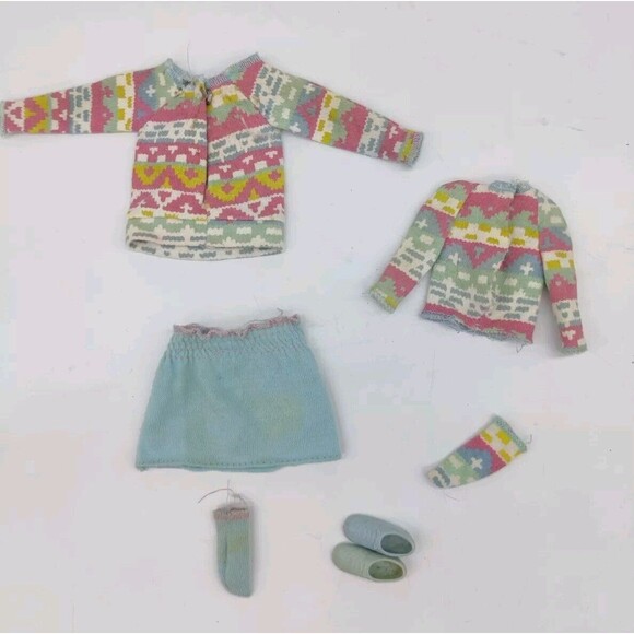 Vintage 1984 Barbie Skipper So Active Fashions Sweatshirt Skirt Socks Shoes 7918 - Picture 5 of 12